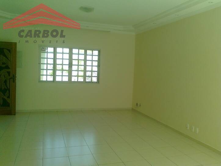 Casa à venda com 4 quartos, 300m² - Foto 1